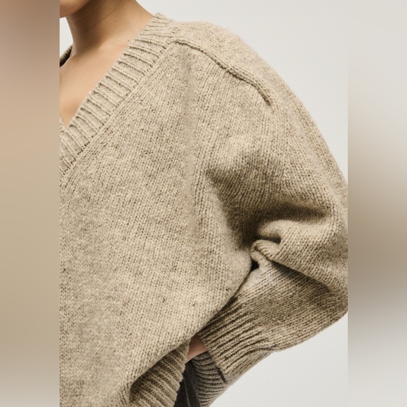 Babaa No 29 V Neck Jumper in Mist Excellent Condition - Picture 5 of 7